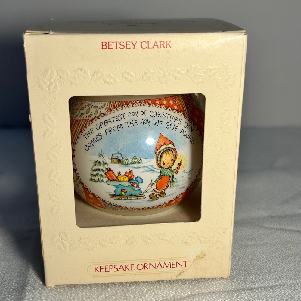 Betsy‎ Clark Hallmark Glass Keepsake Ornament 1981 Christmas Quilt Design - Picture 3 of 6